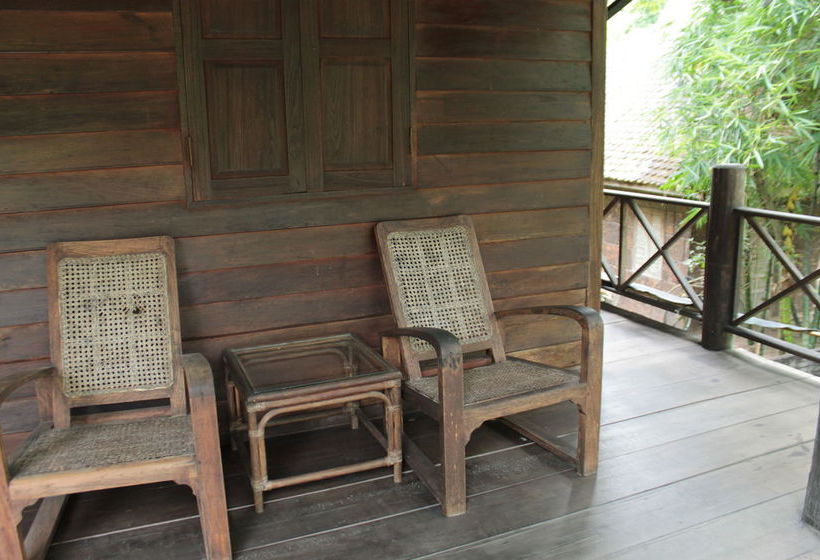 Пансион Thai Teak House Garden Homestay
