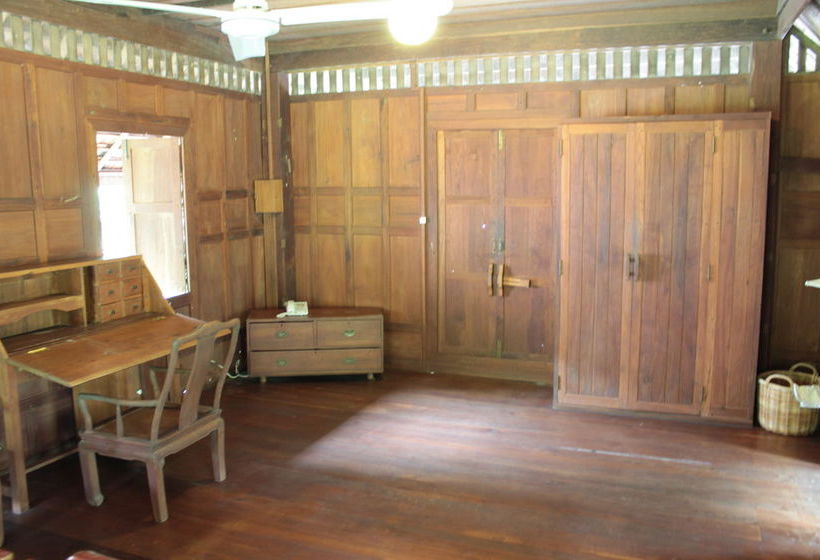 Пансион Thai Teak House Garden Homestay