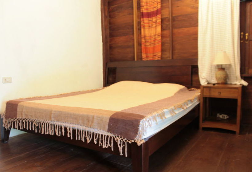 Пансион Thai Teak House Garden Homestay