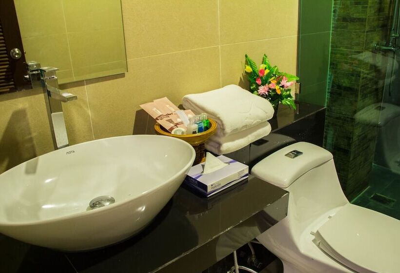 Phi Phi Cliff Beach Resort