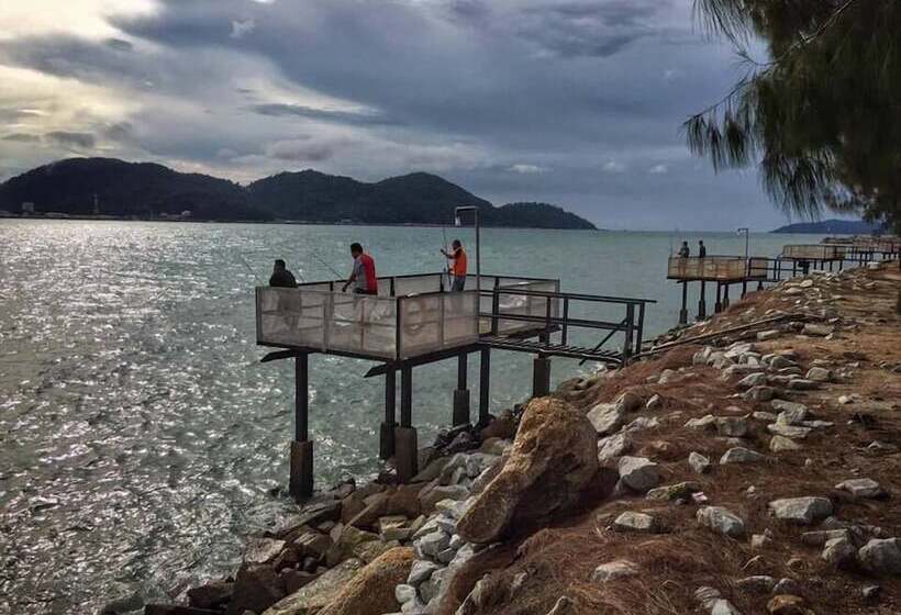 Rockbund Fishing Chalet