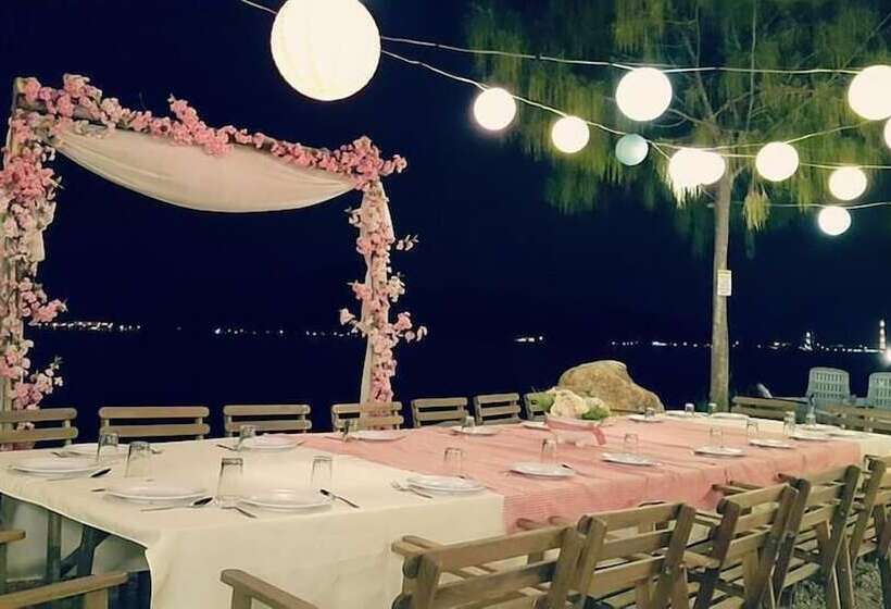 Rockbund Fishing Chalet