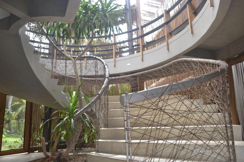 Spin Designer Hostel   El Nido