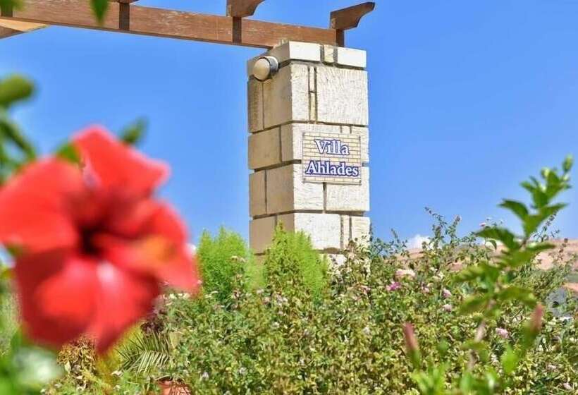 Villa Ahlades