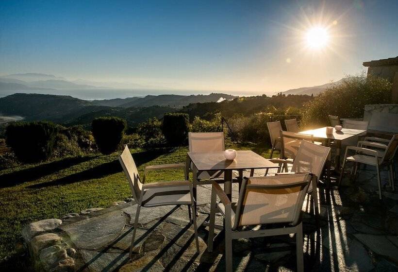 ベッドアンドブレックファースト Gerofotis Traditional Guesthouse Est 1892   Close To Aigio, Akoli, Selianitika