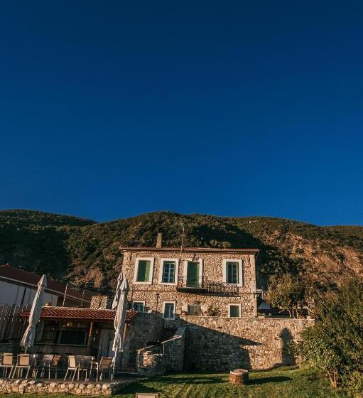 ベッドアンドブレックファースト Gerofotis Traditional Guesthouse Est 1892   Close To Aigio, Akoli, Selianitika