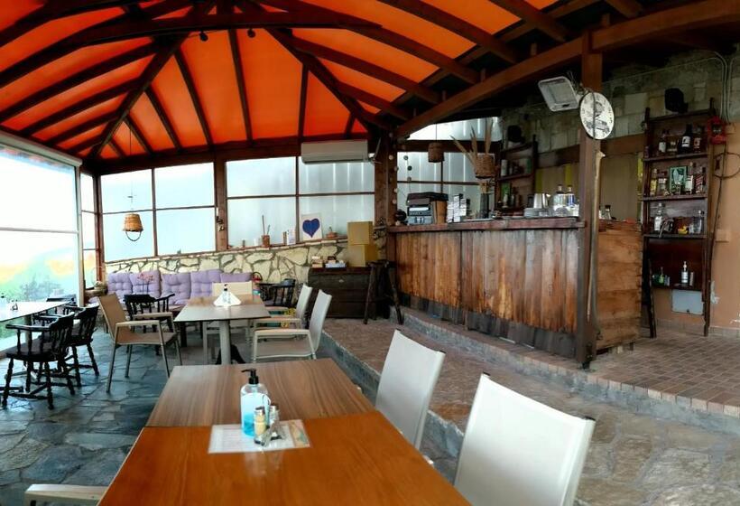 ベッドアンドブレックファースト Gerofotis Traditional Guesthouse Est 1892   Close To Aigio, Akoli, Selianitika