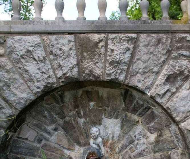 مبيت وإفطار The Castle At Skylands Manor