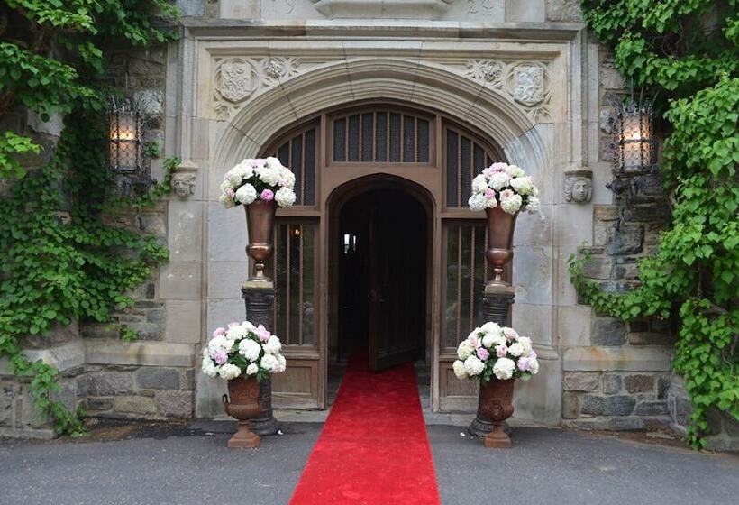 مبيت وإفطار The Castle At Skylands Manor