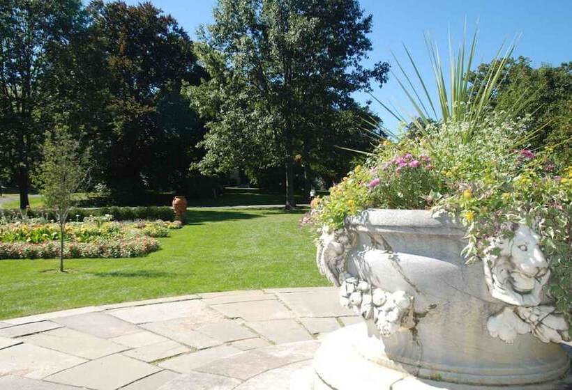 مبيت وإفطار The Castle At Skylands Manor