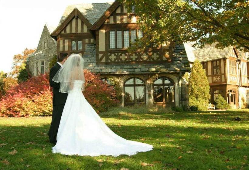 مبيت وإفطار The Castle At Skylands Manor