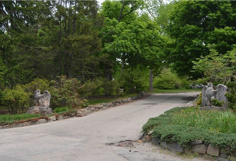 مبيت وإفطار The Castle At Skylands Manor