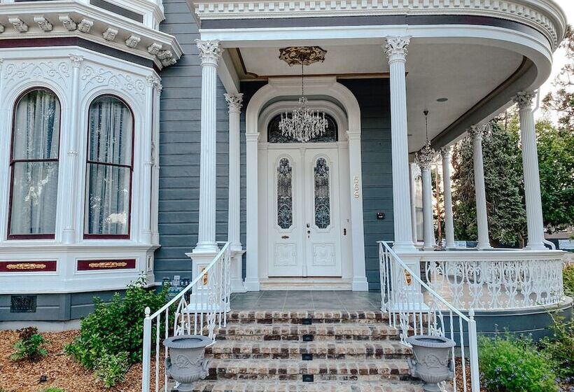 ベッドアンドブレックファースト The Mcclelland House