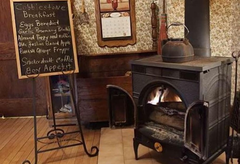 Cobblestone Bed And Breakfast