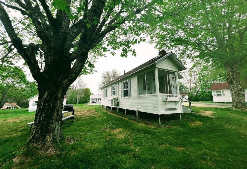 Eden Village Motel & Cottages