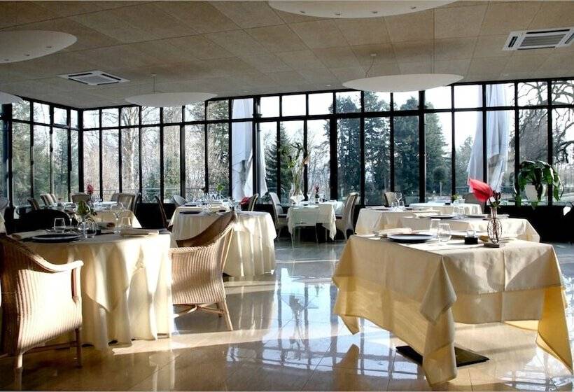 ホテル Château De La Dame Blanche   Logis