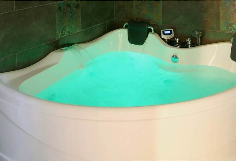 בית מלון כפרי Château De La Dame Blanche   Logis