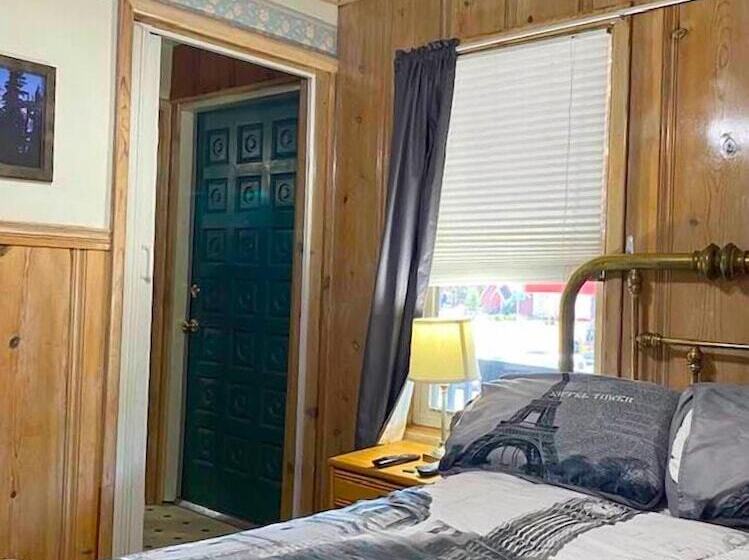 فندق Dawson House Lodge