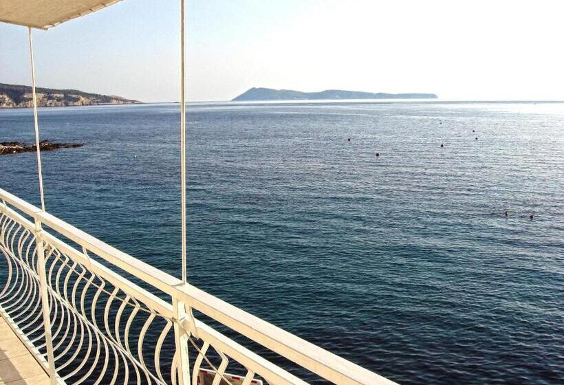 בית מלון כפרי Apartments And Rooms By The Sea Komiza, Vis   2431