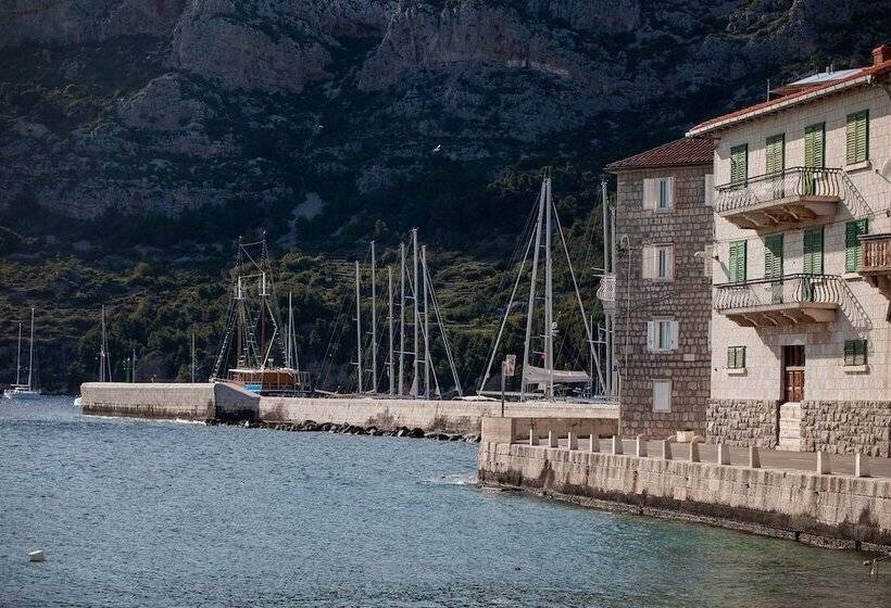 בית מלון כפרי Apartments And Rooms By The Sea Komiza, Vis   2431