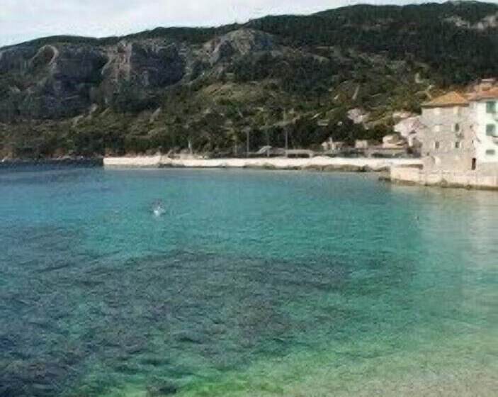 בית מלון כפרי Apartments And Rooms By The Sea Komiza, Vis   2431