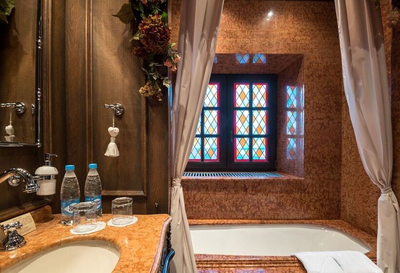 فندق Old House Resort & Spa