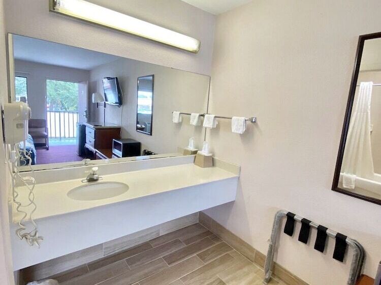 Отель Regency Inn