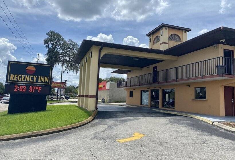 Отель Regency Inn