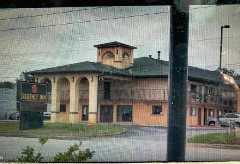 Отель Regency Inn