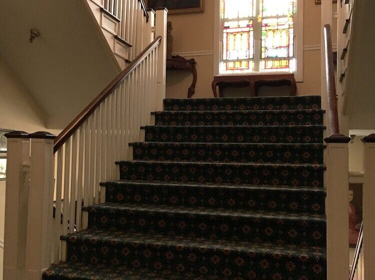 فندق The 1927 Lake Lure Inn & Spa