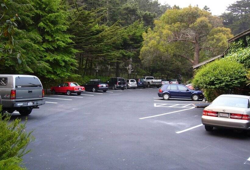 Отель The Stanford Inn By The Sea Eco Resort