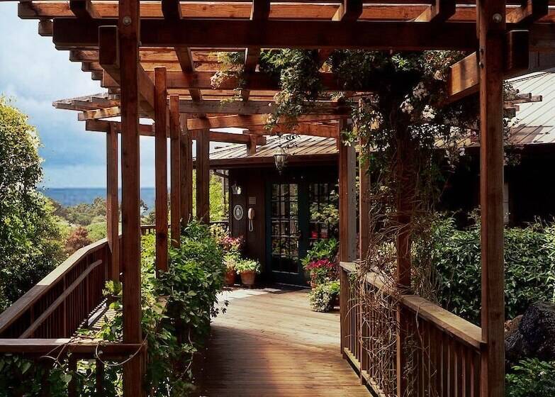 Отель The Stanford Inn By The Sea Eco Resort