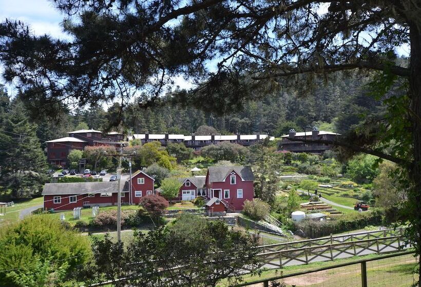 Отель The Stanford Inn By The Sea Eco Resort