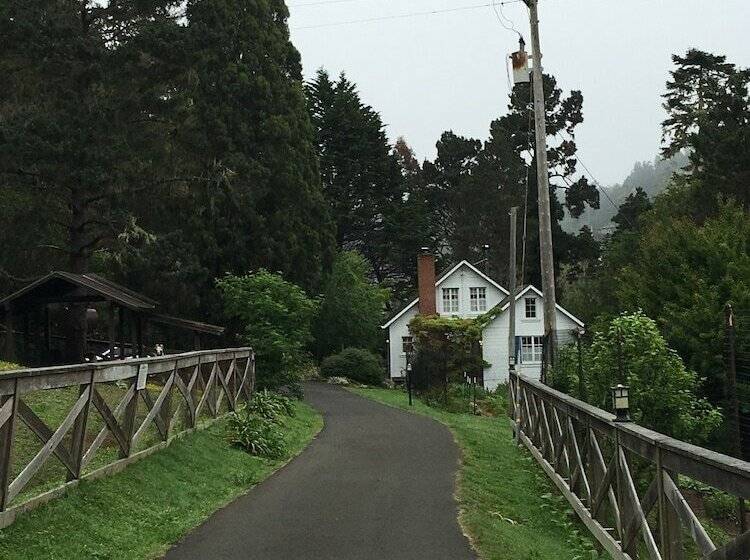 Отель The Stanford Inn By The Sea Eco Resort