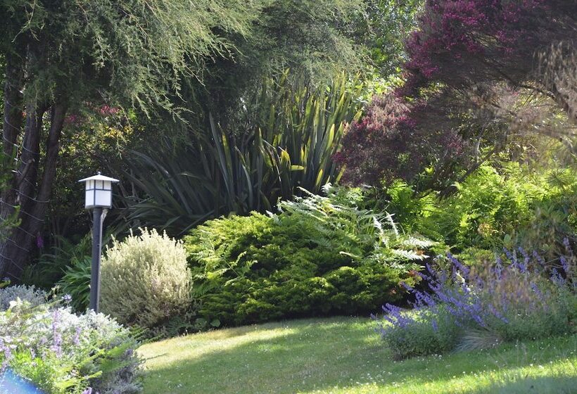 Отель The Stanford Inn By The Sea Eco Resort