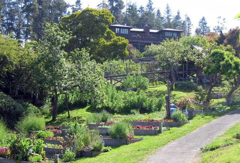 Отель The Stanford Inn By The Sea Eco Resort