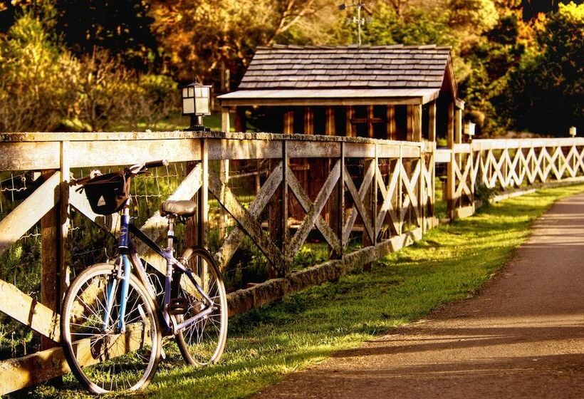 Отель The Stanford Inn By The Sea Eco Resort