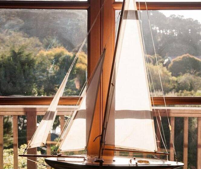 Отель The Stanford Inn By The Sea Eco Resort