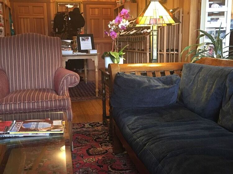 Отель The Stanford Inn By The Sea Eco Resort