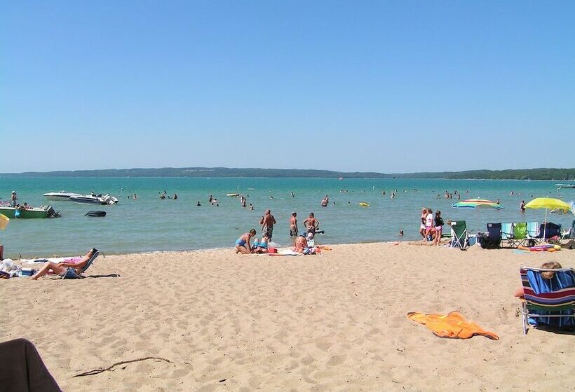 בית מלון כפרי Village Suites Bay Harbor