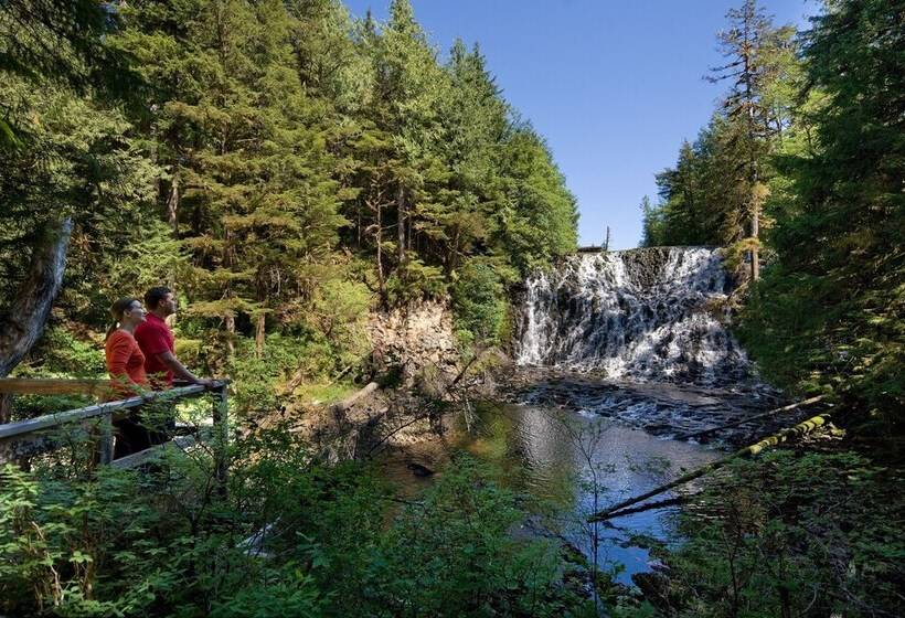 فندق Waterfall Resort
