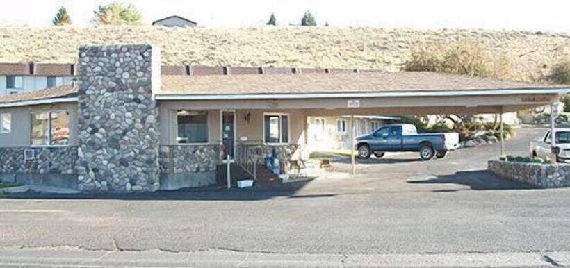 فندق على الطريق A Wyoming Inn