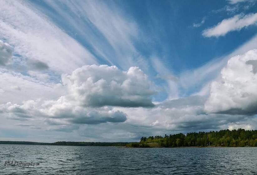 فندق على الطريق Carolyn Beach Inn