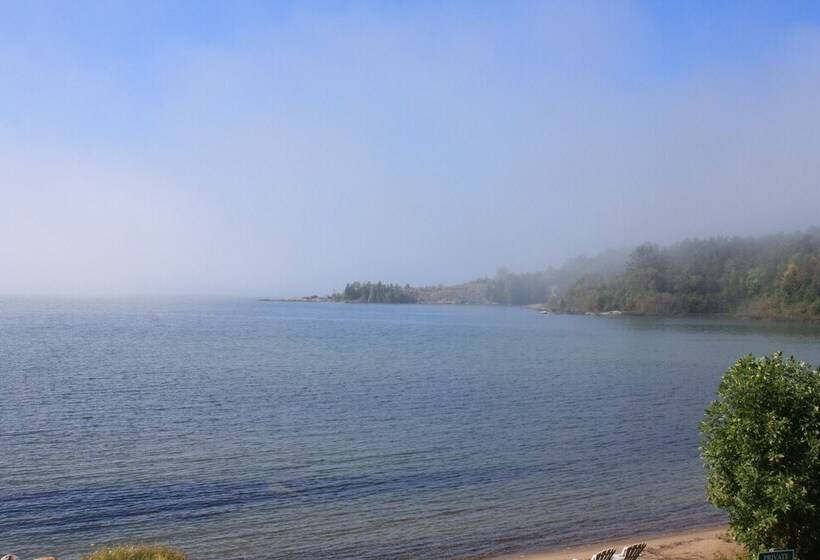 فندق على الطريق Carolyn Beach Inn