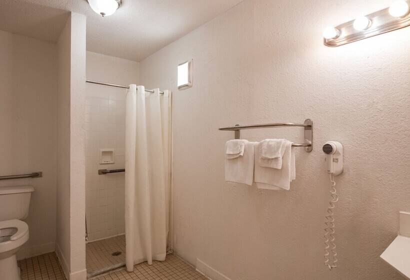 فندق على الطريق Haven Inn & Suites