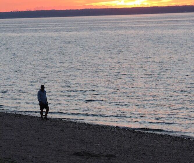 מוטל Tides Motor Inn At Stehli Beach