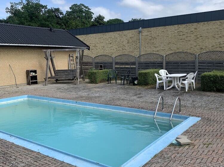 بنسيون Skuldelev Kro