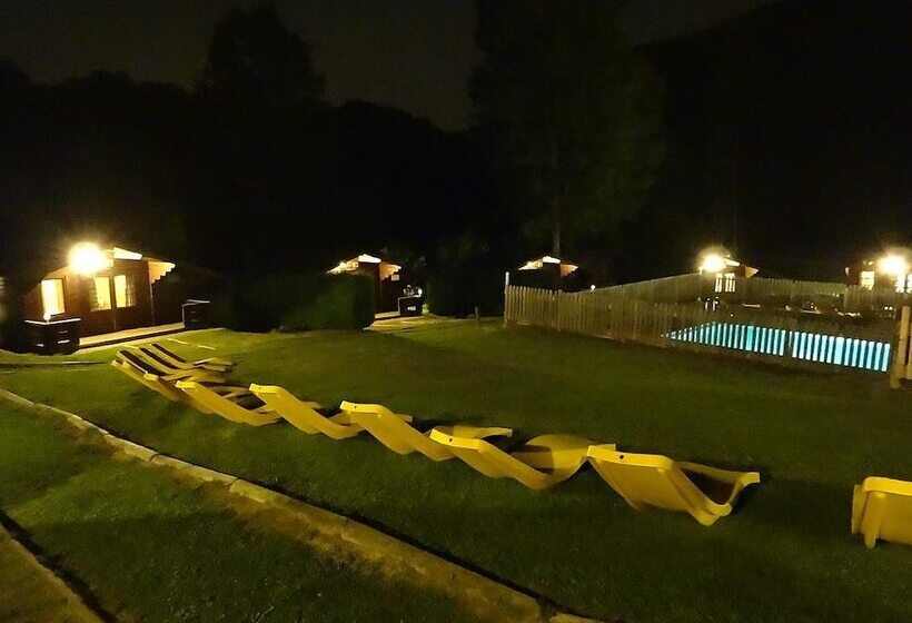 אתר נופש Stura River Village Rafting