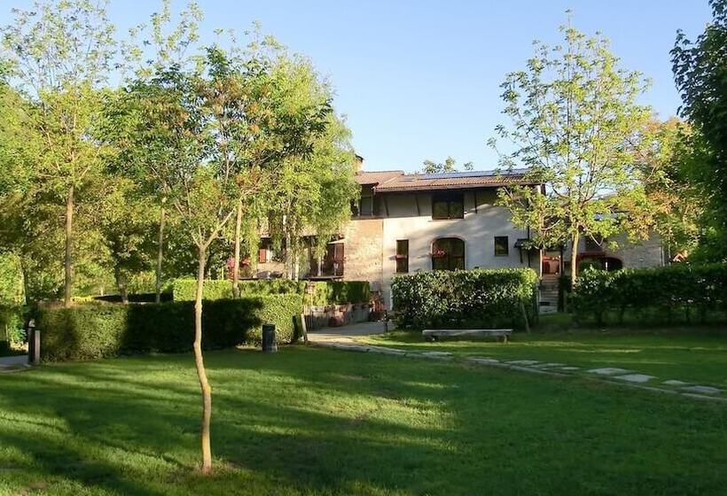 אתר נופש Stura River Village Rafting