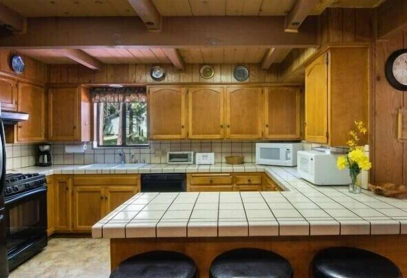 Scenic Wonders Bassett Cabin 5 Bedrooms